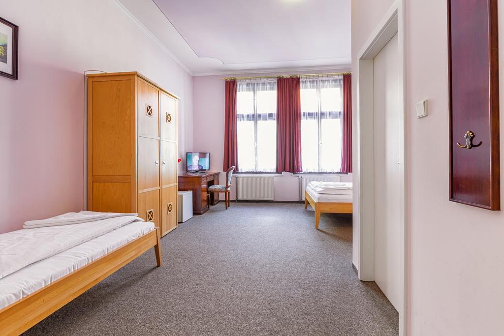 Hotel U Salzmannu Plzen Bagian luar foto