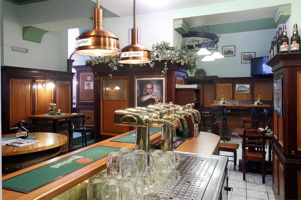 Hotel U Salzmannu Plzen Bagian luar foto