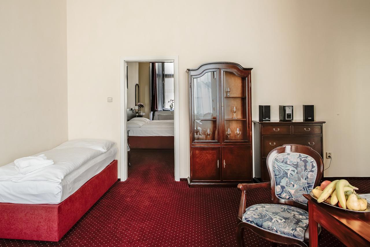 Hotel U Salzmannu Plzen Bagian luar foto