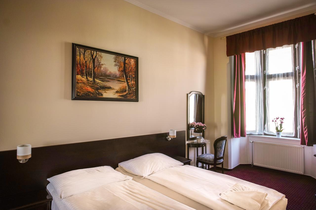 Hotel U Salzmannu Plzen Bagian luar foto