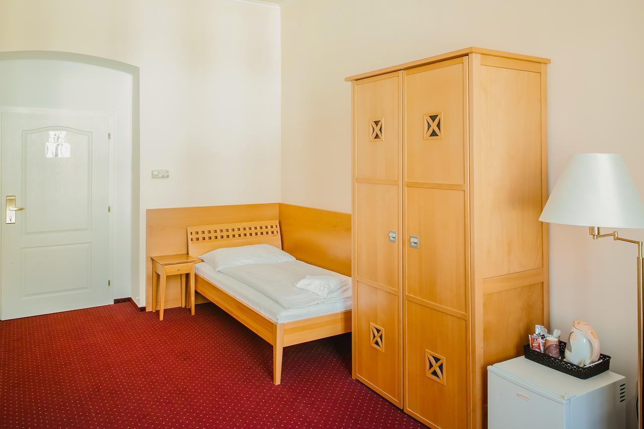 Hotel U Salzmannu Plzen Bagian luar foto