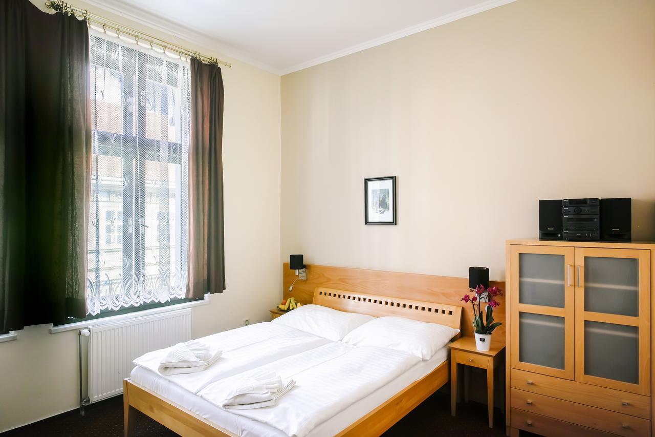 Hotel U Salzmannu Plzen Bagian luar foto
