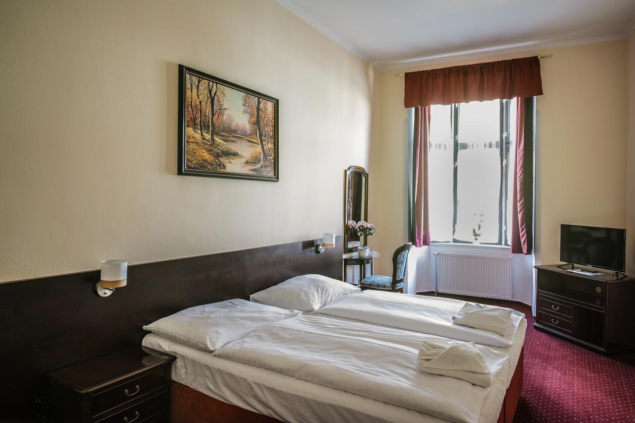 Hotel U Salzmannu Plzen Bagian luar foto
